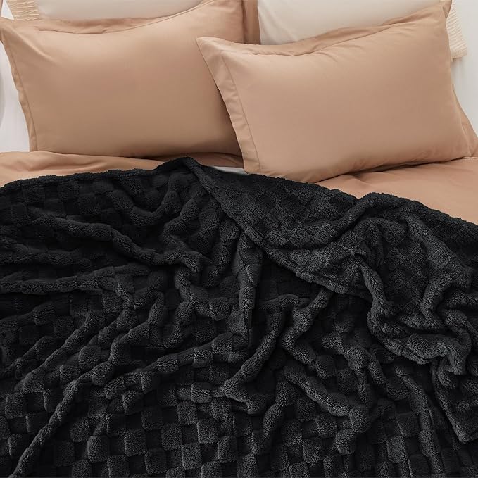 Bedsure GentleSoft King Size Blanket for Bed - Super Soft Cozy Blankets for Women Men Girls, Large Fuzzy Fleece Throw for Bedroom Decor, Black,108x90 Inches