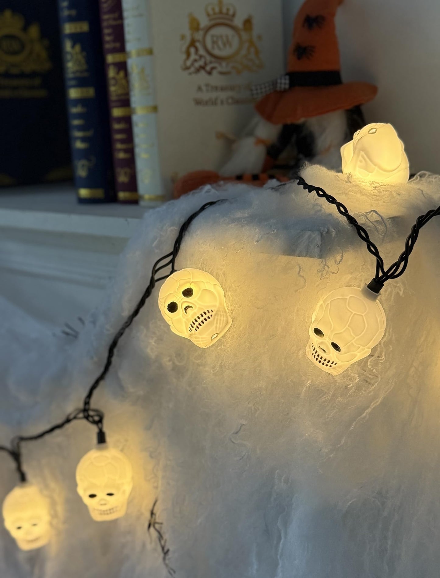 Kivonfa Halloween Ghost String Lights, 8.5Ft with 10 LED White Skeletons, Black Wire, Model LR-LED-L-10E/1F-D45