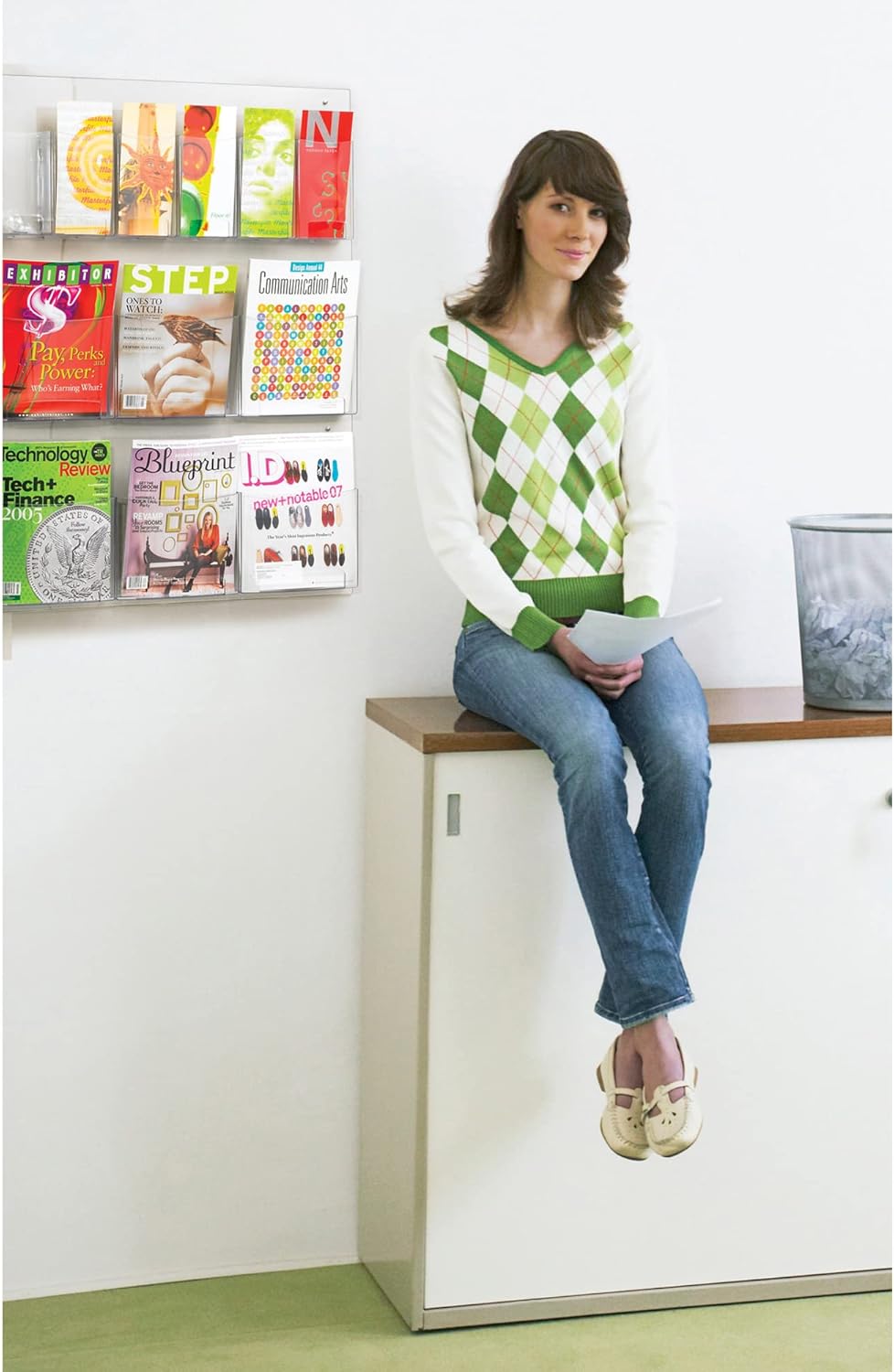 Safco Reveal Literature Rack, 6 Pamphlet and 6 Magazine Holder, Wall-Mounted Brochure Organizer, Acrylic, Clear