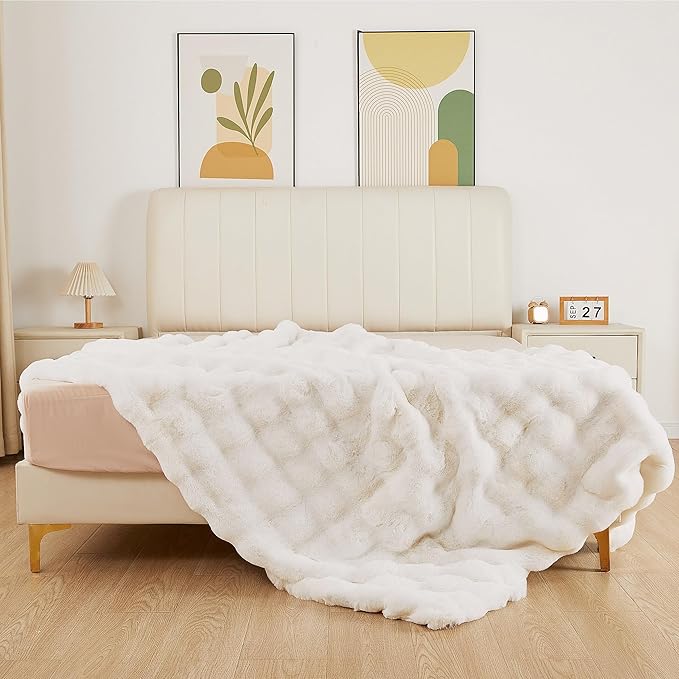 Light Beige Fluffy Blanket King Size Faux Bunny Fur Fuzzy 90x108 Throw Blanket for Bed Thick Furry Blanket King for Couch Bedroom Decor Winter Home Gifts 1000 GSM